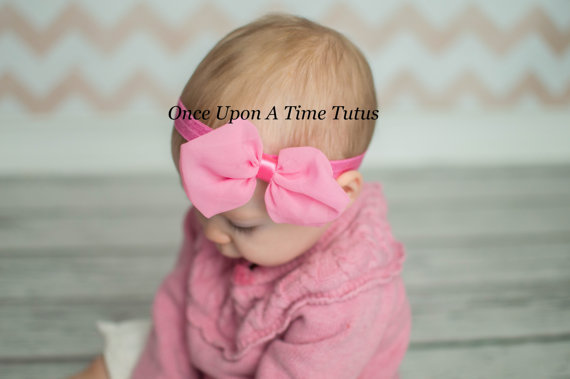 زفاف - Bubblegum Pink Chiffon Bow Headband - Silky Soft Fabric Chiffon Bow - Newborn Baby Hairbow - Little Girls Hair Bow -  Dressy Photo Prop