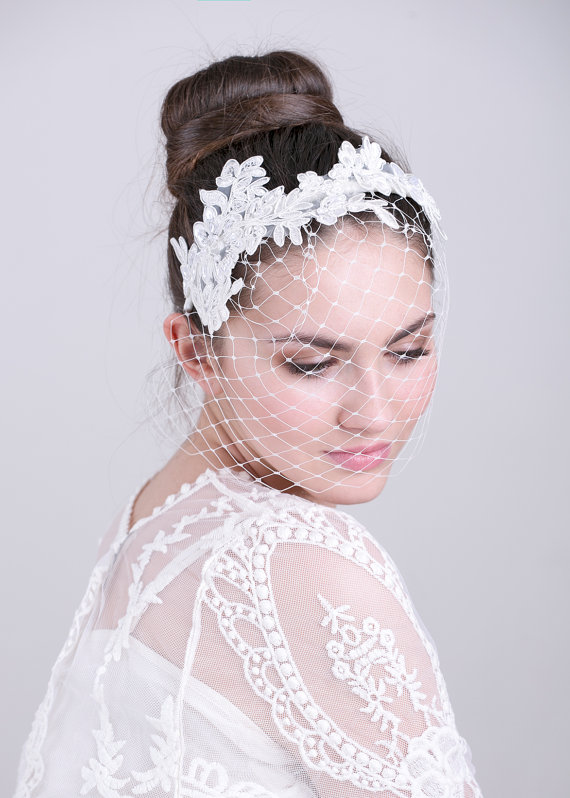 Wedding - Bridal ivory birdcage veil with lace, wedding veil, birdcage headband