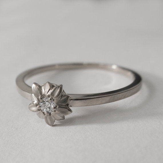 زفاف - Platinum Flower Engagement Ring - Platinum  and Diamond engagement ring, engagement ,Platinum  leaf ring, flower ring, vintage, delicate
