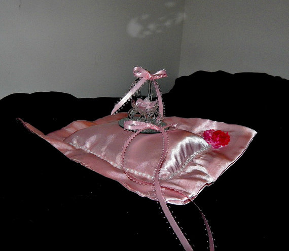 زفاف - Disney Cinderella ring bearer crystal carriage ring bearer pillow