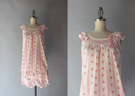 زفاف - Vintage Pajamas / 1960s Flowers and Lace Pajama Set / 60s Pink Cotton Lingerie Set