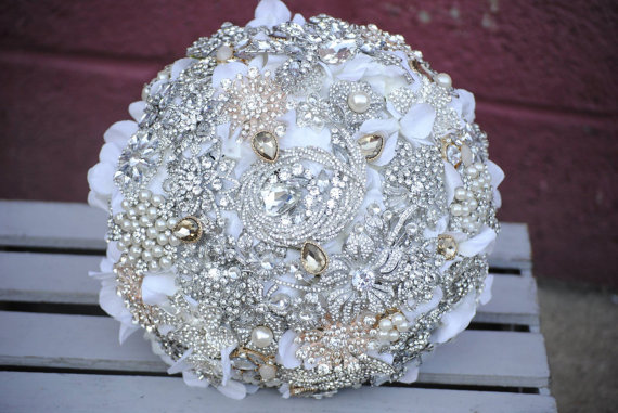 Hochzeit - Crystal Brooch Bouquet Similar to Snooki Nicole LaValle's