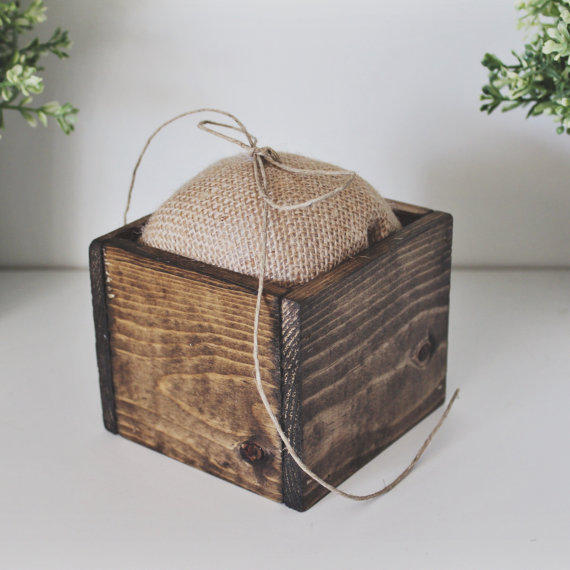 Mariage - Rustic wood burlap wedding ring pillow box 4"x3"x3"