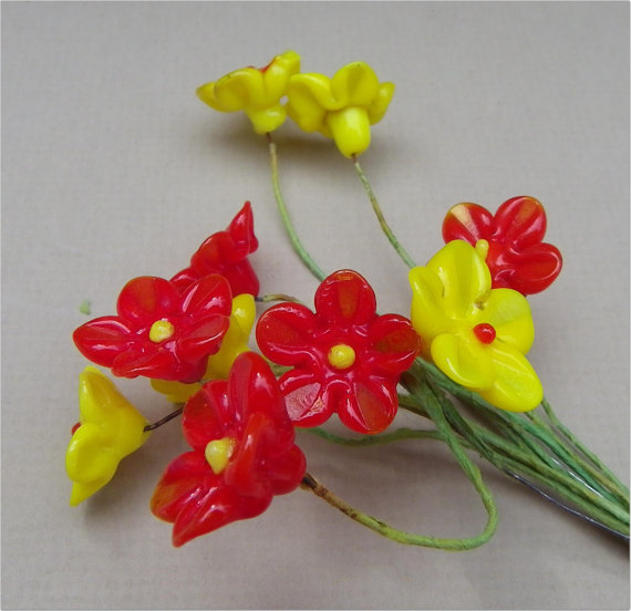 زفاف - GLASS FLOWER BOUQUET, Small Yellow and Red Flowers, Ribbon Wrapped Stem, Vintage Decor, Jewelry Supply, Altered Art