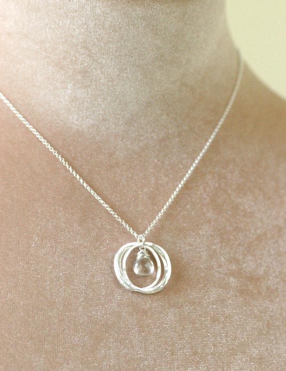 Hochzeit - April birthstone necklace, 30th birthday gift, three rings necklace, new mother jewelry, rock crystal necklace - Lilia