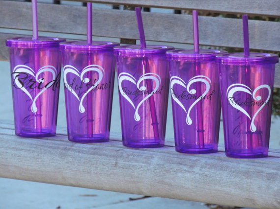 Mariage - Bridesmaid acrylic tumbler, water cup, wedding party favor, purple water tumbler, bridal party gift, personalized tumbler with straw