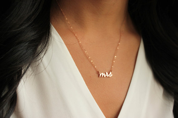 Mariage - Mrs Necklace, Rose Gold Mrs Necklace, Bridal Shower Gift, Bridal Jewelry, Wedding Jewelry