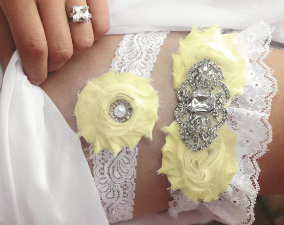 Hochzeit - Yellow Garter Lace Wedding Garter With Bling - Spring Wedding Garder Set, Plus Size Garter, Wedding Accessories, Bridal Lingerie, Snowflake