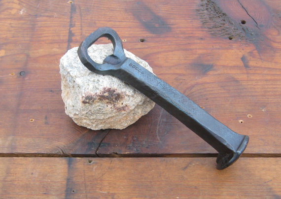 زفاف - Groomsmen gift Railroad spike bottle opener, hand forged by a Blacksmith