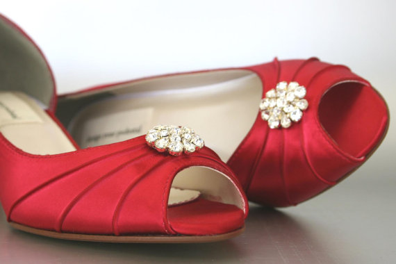 زفاف - Red Wedding Shoes -- Red Kitten Wedding Heels with Simple Rhinestone Adornment