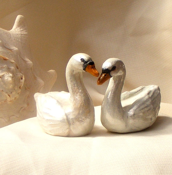 زفاف - Swans wedding cake topper, Ceramic Swans,This is just an EXAMPLE to order a Hand sculpted  pair of  cake topper  white swans