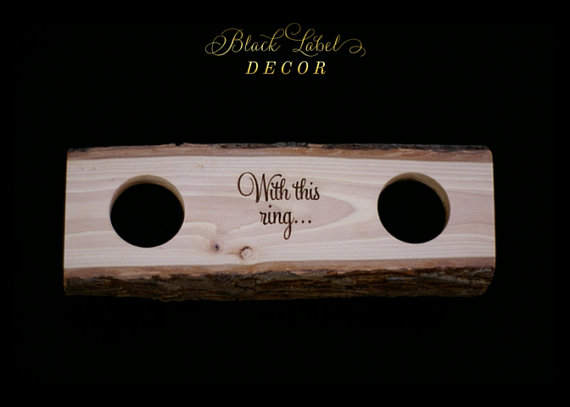 زفاف - Rustic Hickory Engraved Ring Bearer Box, Alternative Tree Stump Wood Ring Box Box - Cute Wedding, Anniversary, or Engagement gift!