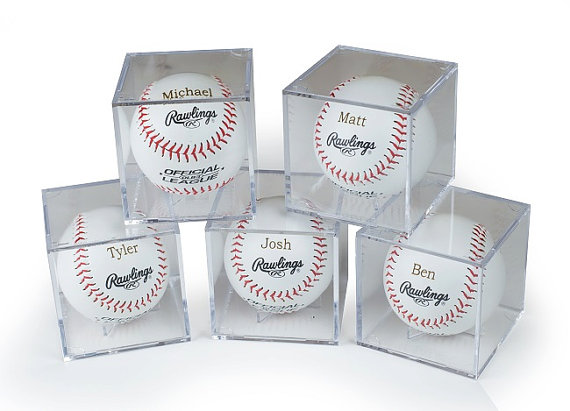 Mariage - Groomsmen Gift - Set of 4 Rawlings Baseballs With Acrylic Cases - Laser Engraved - Jr. Groomsmen Gift - Ring Bearer Gift - FREE ENGRAVING