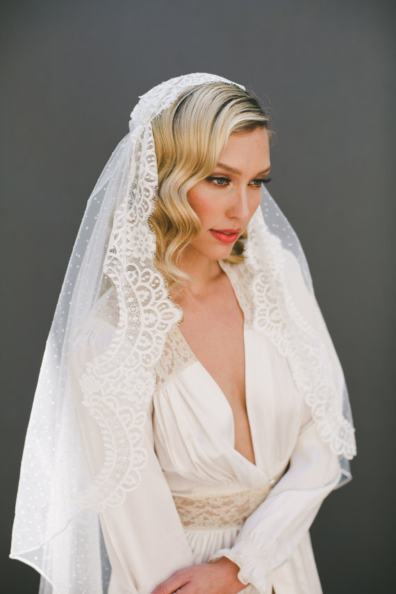 زفاف - Chantilly Lace Juliet Cap Veil, Wedding Veil, Polka Dot Veil, Swiss Dot Veil, French Lace Veil, Point d' Esprit Veil, Mantilla Veil, #1201