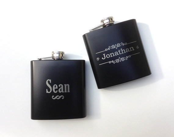 Hochzeit - Groomsmen Gift, Engraved Hip Flask,  Whiskey Flask, Best Mans Gift, Bridal Party, Wedding Party Gift, Personalized Flask
