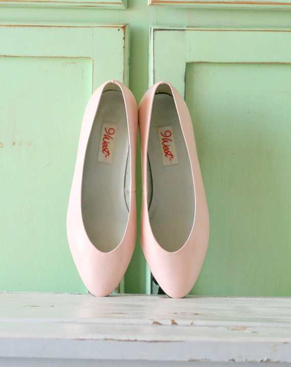 Свадьба - 1980s PINK LEATHER Heels....size 6 womens....shoes. pumps. pink heels. cinderella. princess. wedding. party heels. mod. retro. nine west.