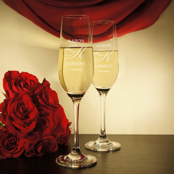 زفاف - Crystal Personalized Wedding Champagne Toasting Flutes with Couples Monogram Design Options & Font Selection (Set of Two - 7 oz. Flutes)