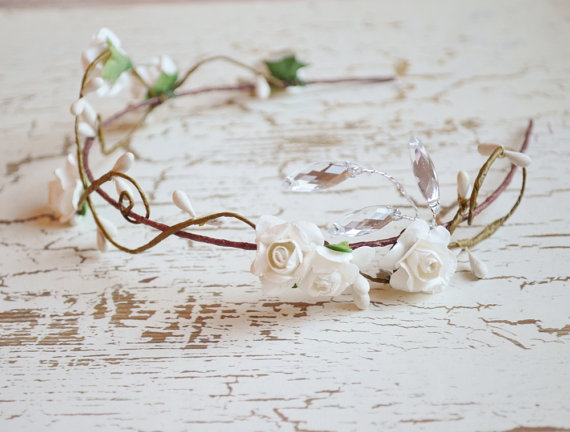 زفاف - Wedding hair crown, floral tiara, white flower crown, bridal hair accessories (IN IVORY)