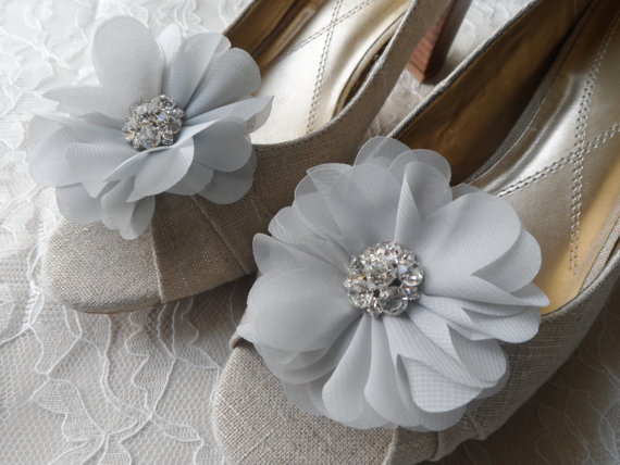 Hochzeit - Light Grey Flower Shoe Clips / Hair Clips / Wedding Accessories /  Hair Accessories /Set of 2.