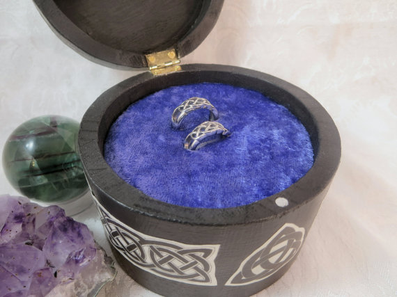 Mariage - Velvet Foam Ring Insert for Round Box / Wedding Ring Bearer Box Pillow alternative / Engagement Ring Box Insert / Handfasting Ring Holder