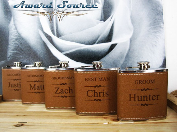 Mariage - Personalized Groomsmen Gift, 1 Leather Engraved Flask, Groomsmen Flasks
