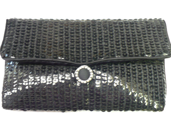 Hochzeit - Vintage Black Sequin Formal clutch - RHINESTONE closure - vintage WEDDING - vintage BRIDAL handbag - vintage bridesmaid clutch