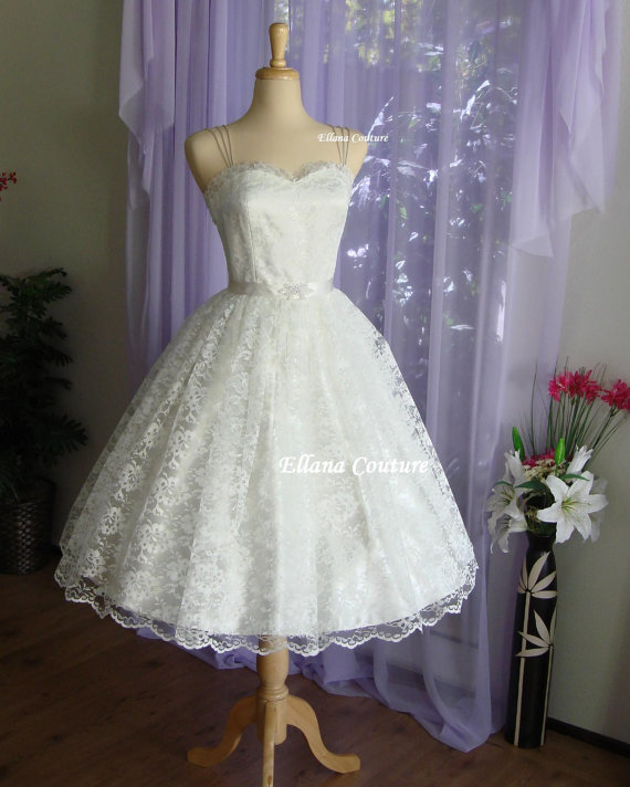 Hochzeit - Molly - Retro Style Wedding Dress. Tea Length Vintage Design.