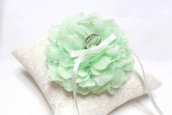 Свадьба - Wedding ring pillow - wedding bearer ring pillow, light green wedding, ivory lace ring pillow