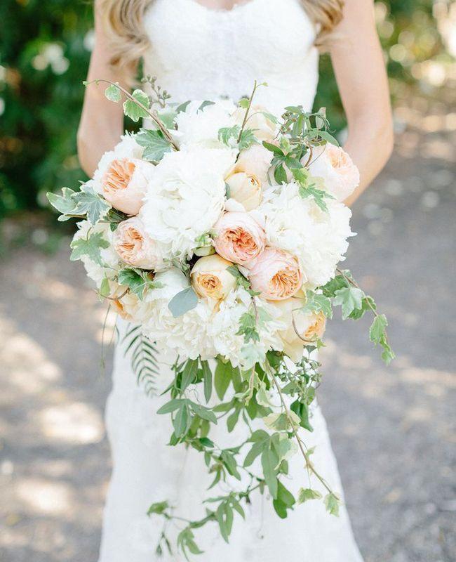 زفاف - 13 Modern Cascading Wedding Bouquets