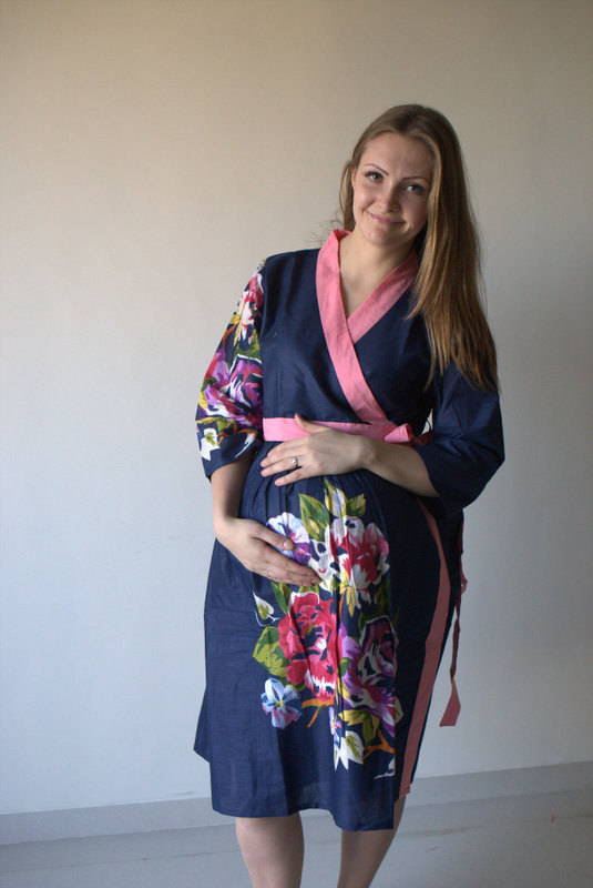 Mariage - New *Wide In-Built Belt Robe* Dark Blue Single Flower Knee Length Maternity Hospital Gown Delivery Robe labor gown nursing mother Photoprops