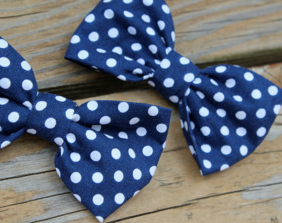 Свадьба - Navy Blue and White Polka Dot Bow tie - clip on, pre-tied with strap or self tying