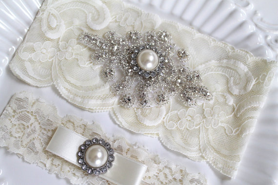 Mariage - Bridal rhinestone crystal applique heirloom garter set. Cream/ Ivory stretch lace Ivory Pearl wedding garter. BEATRICE