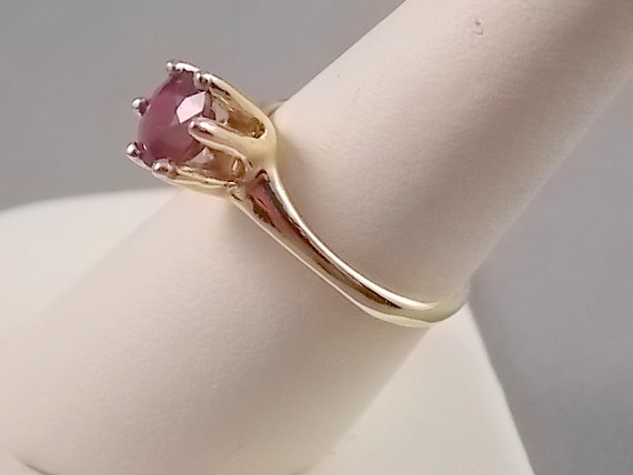 Hochzeit - vintage Ruby Solitaire Ring 1.60Carats Yellow Gold 2.9gm Size 7.5 Engagement Wedding Natural Ruby