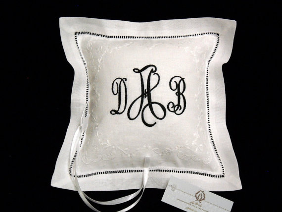 Mariage - Ring Bearer Pillow, Ring Pillow, Monogrammed Irish Linen Ring Bearer Pillow, Style 5824