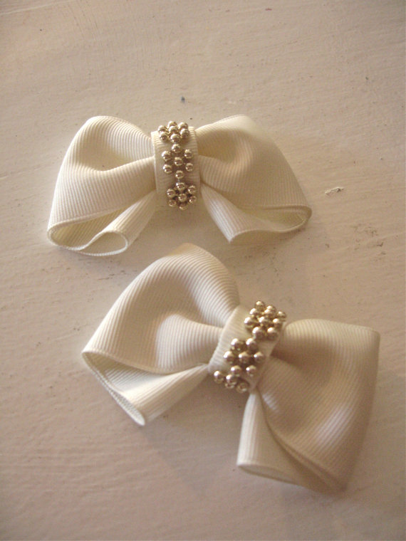 Hochzeit - Vintage 70s Shoe Clips Grosgrain Ribbon Ivory Bow Wedding Bridal