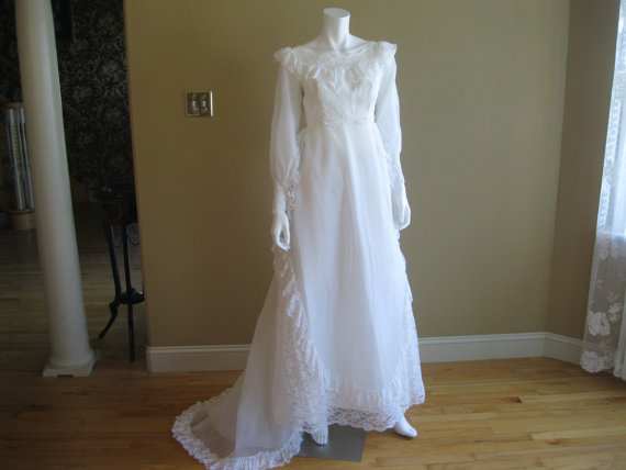 Wedding - Wedding Gown - 1970s  Bridal Dress -  White Lace with Veil