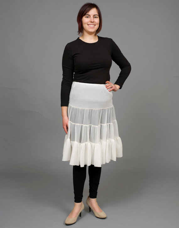 زفاف - SALE! Vintage Off White Petticoat Half Slip (Women's Medium/ Large)