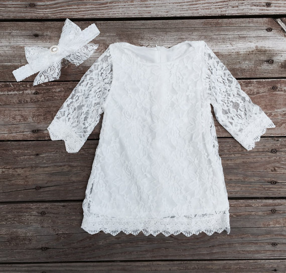 Mariage - White lace Flower girl dress. Lace flowergirl dress.Country wedding. Girls lace dress. Toddler lace dress Vintage lace dress.