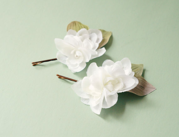 Hochzeit - White bridal hair clips, Whimsical flower pins, Bridal hair accessories, Romantic bridal hair, White hair clips, Wedding hair