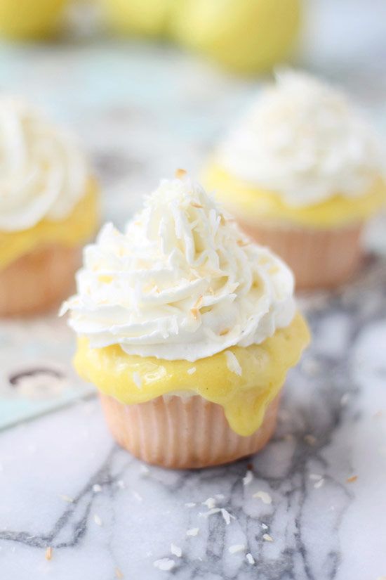 Свадьба - Coconut Cupcakes With Lemon Curd, Vanilla Whipped Cream And Toasted Coconut