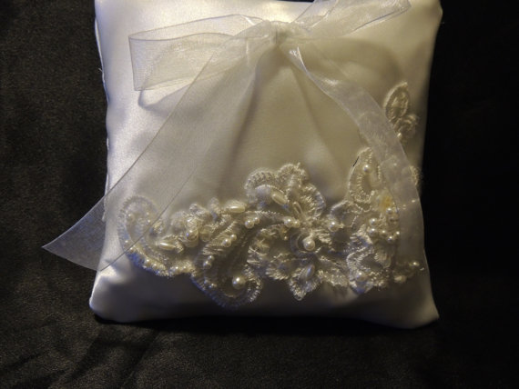 زفاف - Large Dog Ring Bearer Pillow Stunning Stitching and beading