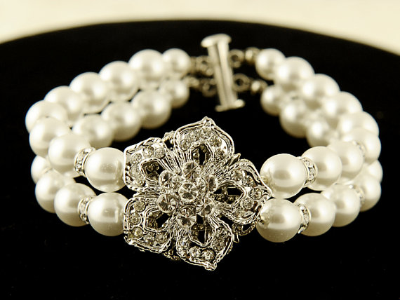 زفاف - YOLANDE, Vintage Inspired Wedding Bracelet, Swarovski Pearl Bridal Bracelet Cuff, Rhinestone Flower Bridal Wedding Jewelry, Old Hollywood