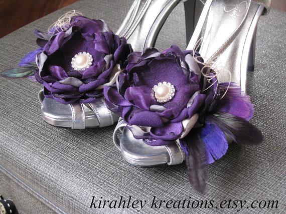 Свадьба - LAYLA -- Handmade Layered Flower & Peacock Feather Shoe Clips for Bride / Bridesmaids -- Customize in YOUR colors, Contact me for Details