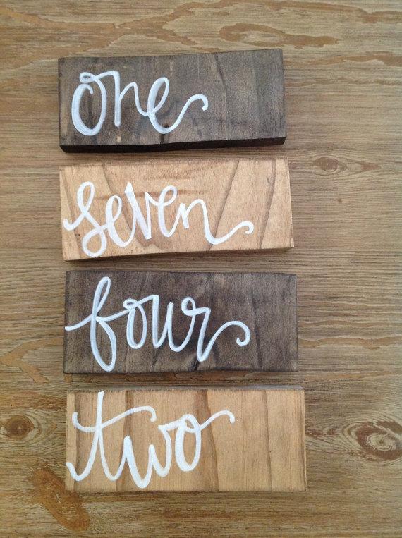 Mariage - Wooden Rectangle Free Standing  Wedding or Event Table Numbers Rustic Wedding Hand-Painted White Modern Calligraphy