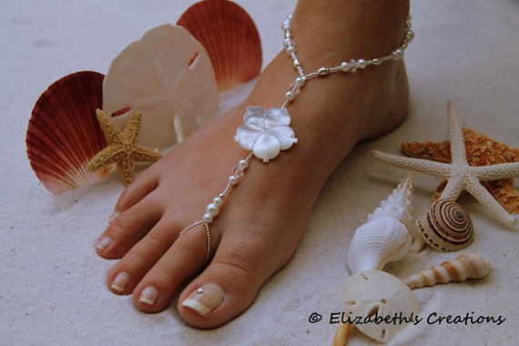زفاف - Barefoot Sandal - Simply Elegant Mother of Pearl White Carved  Flower Shell,  Bridal Shoes, Beach Wedding Sandals, Destination Wedding