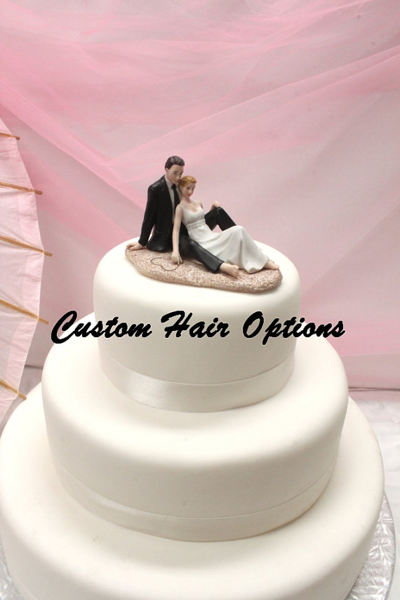 Hochzeit - Personalized Wedding Cake Topper - Beach Wedding - Romantic Couple Lounging on the Beach Cake Topper - Romantic - Destination Wedding