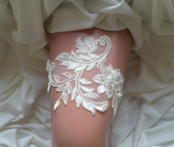 Hochzeit - Ivory garter lace garter flower modern garter Lolita prom bridesmaid bridal garter burlesque garter free ship