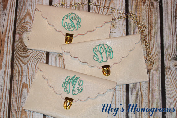 Mariage - FREE SHIPPING Monogrammed scallop clutch Bridesmaids gift/Wedding