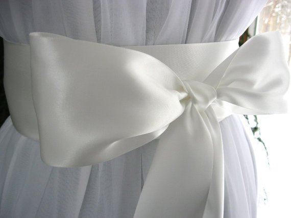 Свадьба - Off white wedding sash, bridal sash, bridesmaid sash, bridal belt, dress sash, gown sash, 3 inch satin