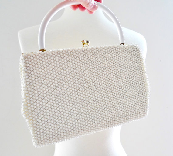 زفاف - Vintage 60s Beaded Clutch Handbag.Off White Bag Purse Small Tote for a Summer Event Party Wedding or Stroll. Corde-Bead